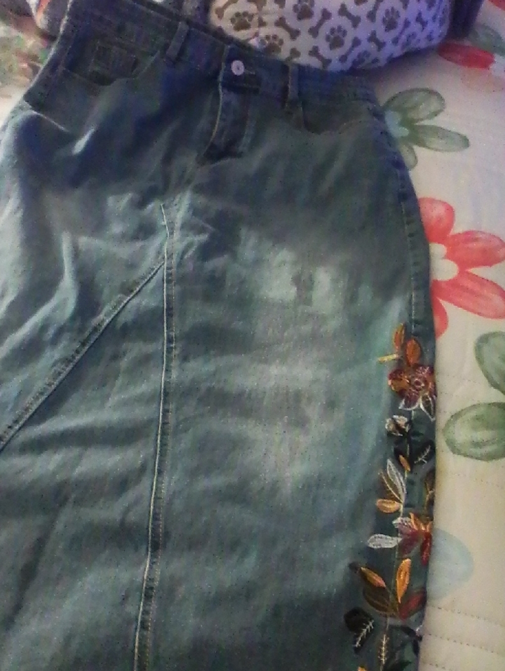 Source Unknown Blue Denim Skirt with Multicolor Floral Embroidery